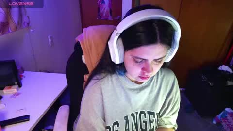 Snapshot of vallolet1_ chatting on January 2025 05:34:02 AM Im Violet online show from January 2025 05:34:02 AM