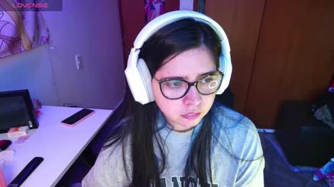 Snapshot of vallolet1_ chatting on January 2025 10:33:01 PM Im Violet online show from January 2025 10:33:01 PM