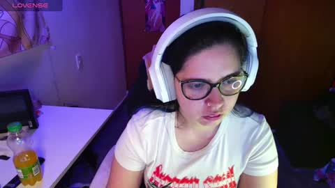 Snapshot of vallolet1_ chatting on January 2025 12:00:01 AM Im Violet online show from January 2025 12:00:01 AM