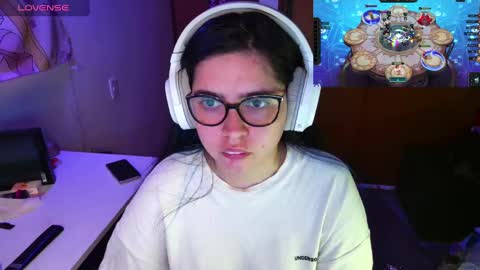 Snapshot of vallolet1_ chatting on January 2025 05:50:02 AM Im Violet online show from January 2025 05:50:02 AM