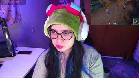 Snapshot of vallolet1_ chatting on January 2025 02:23:01 AM Im Violet online show from January 2025 02:23:01 AM