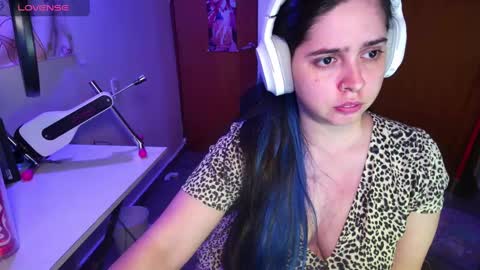 Snapshot of vallolet1_ chatting on January 2025 02:24:02 AM Im Violet online show from January 2025 02:24:02 AM