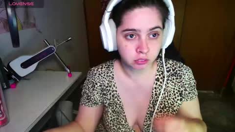 Snapshot of vallolet1_ chatting on January 2025 11:39:02 PM Im Violet online show from January 2025 11:39:02 PM