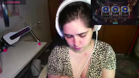 Snapshot of vallolet1_ chatting on January 2025 02:42:02 AM Im Violet online show from January 2025 02:42:02 AM