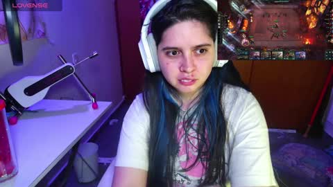 Snapshot of vallolet1_ chatting on January 2025 02:06:01 AM Im Violet online show from January 2025 02:06:01 AM