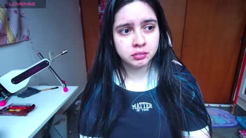 Snapshot of vallolet1_ chatting on February 2025 01:35:02 PM Im Violet online show from February 2025 01:35:02 PM