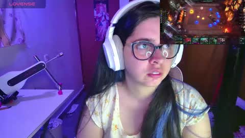 Snapshot of vallolet1_ chatting on February 2025 11:59:01 PM Im Violet online show from February 2025 11:59:01 PM