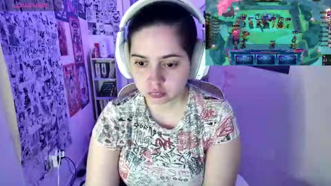 Snapshot of vallolet1_ chatting on October 2025 01:58:02 AM Im Violet online show from October 2025 01:58:02 AM