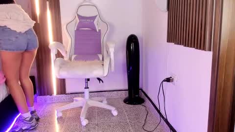 Vallolet Peach  online show from October 2025 11:44:02 AM