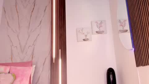 Vallolet Peach  online show from April 2026 12:14:01 PM