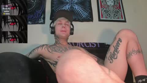 david guzman i model independenthelp me with a thumbs up online show from November 2025 01:55:01 AM