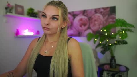 Snapshot of vanda_lust chatting on October 2025 10:05:01 AM Vanda Lust online show from October 2025 10:05:01 AM