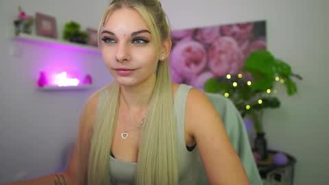 Snapshot of vanda_lust chatting on October 2025 08:15:02 AM Vanda Lust online show from October 2025 08:15:02 AM