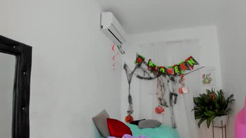 vanelope_smith online show from November 2025 04:00:01 AM