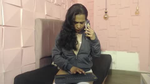 Vanessa online show from November 2025 07:05:02 PM