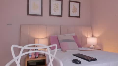 Snapshot of vanessa__cb chatting on June 2026 11:40:02 AM vanessa__cb online show from June 2026 11:40:02 AM