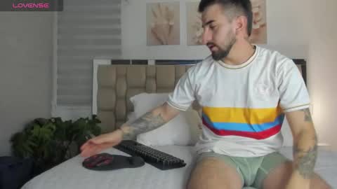 Vanessa  Please help me with your thumbs up its important  online show from February 2026 04:00:02 AM