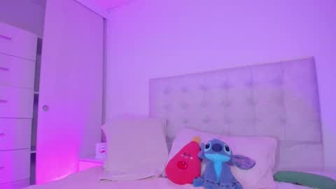 Snapshot of vanessa_cruz_18 chatting on March 2026 07:53:02 PM Vane online show from March 2026 07:53:02 PM