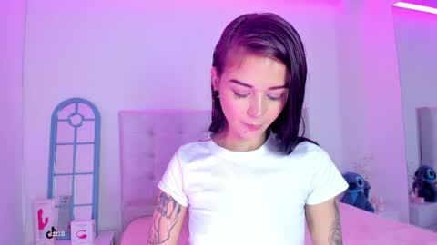 Snapshot of vanessa_cruz_18 chatting on April 2026 08:32:02 PM Vane online show from April 2026 08:32:02 PM