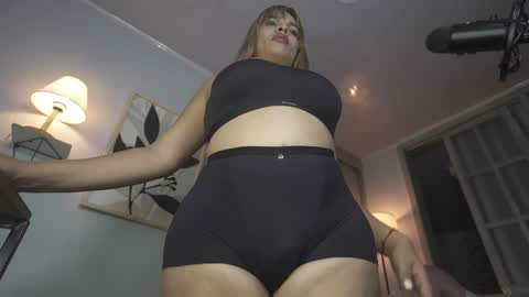 Vanessa Novvoa online show from April 2026 01:25:01 AM