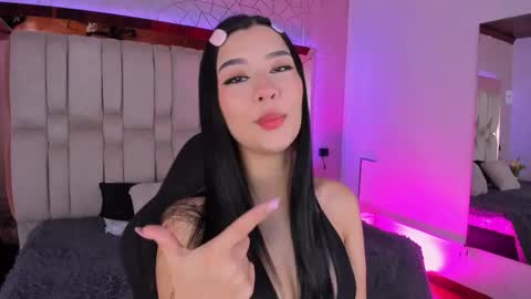 vanessaduval online show from November 2025 04:01:02 AM