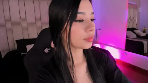 vanessaduval online show from November 2025 04:00:01 AM