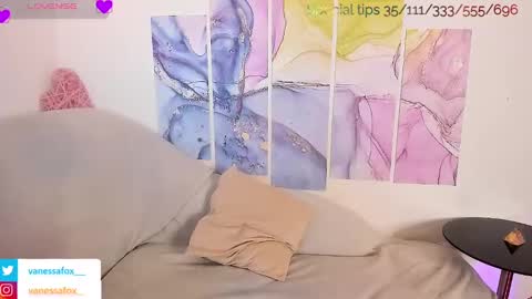 Snapshot of vanessafox__ chatting on February 2025 01:30:02 PM V online show from February 2025 01:30:02 PM