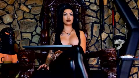 Miss Vanessa online show from October 2025 06:52:01 PM