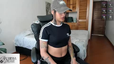 Snapshot of vanessart_ chatting on December 2025 03:17:02 PM Vanessa online show from December 2025 03:17:02 PM