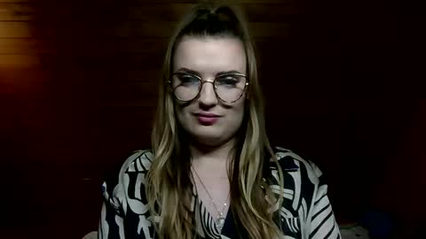 Vanessa online show from December 2025 09:33:01 PM