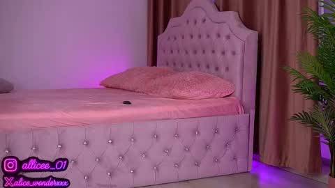 Vanessa Simon online show from September 2025 06:06:02 AM