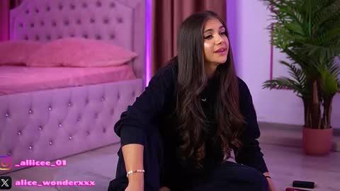 Vanessa Simon online show from November 2025 06:16:02 AM