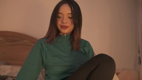 Snapshot of vanesse_ chatting on October 2025 01:04:02 AM Irina online show from October 2025 01:04:02 AM