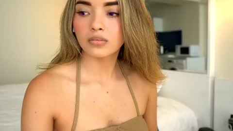 Snapshot of vanesse_ chatting on July 2026 05:45:02 AM Irina online show from July 2026 05:45:02 AM