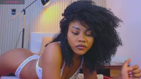 Snapshot of vanestrauss chatting on April 2026 09:06:02 PM New account follow me online show from April 2026 09:06:02 PM