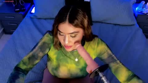 Snapshot of vanethompson chatting on May 2026 08:05:02 PM vanethompson online show from May 2026 08:05:02 PM