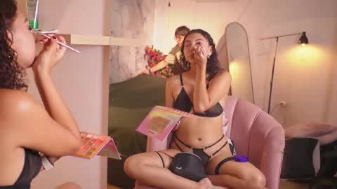 vanilla_hot_ online show from December 2025 07:33:02 PM