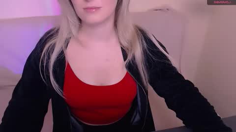 Mia online show from November 2025 08:27:01 AM