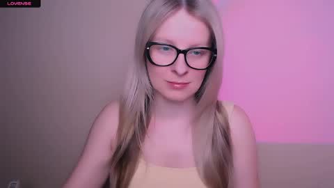 Mia online show from May 2026 11:48:01 AM