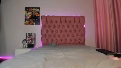 VanillaFlo online show from May 2026 05:04:01 AM