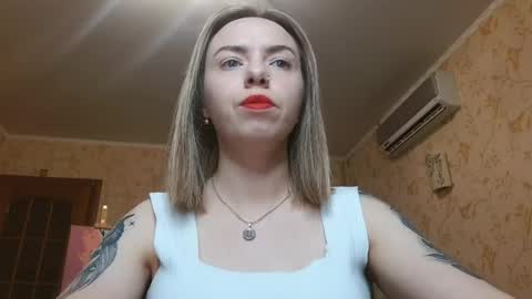 Snapshot of vanillamuffin chatting on April 2026 12:00:01 PM VanillaMuffin online show from April 2026 12:00:01 PM