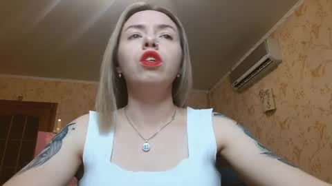 Snapshot of vanillamuffin chatting on May 2026 12:21:01 PM VanillaMuffin online show from May 2026 12:21:01 PM