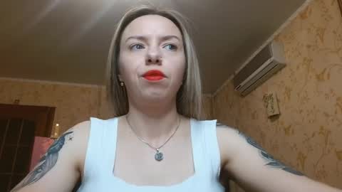 Snapshot of vanillamuffin chatting on May 2026 12:10:01 PM VanillaMuffin online show from May 2026 12:10:01 PM
