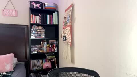 vanillapuddingpie online show from September 2025 04:50:01 PM