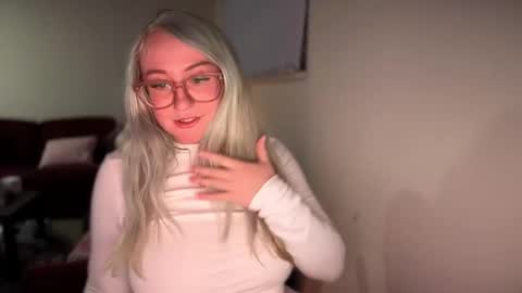 vanillapuddingpie online show from November 2025 01:28:01 AM