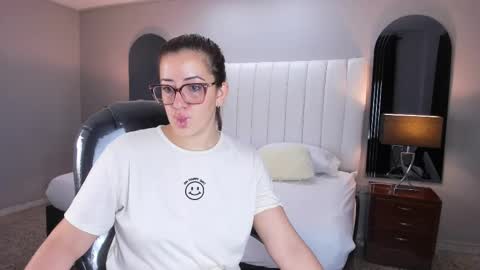 Karine online show from October 2025 11:33:02 AM