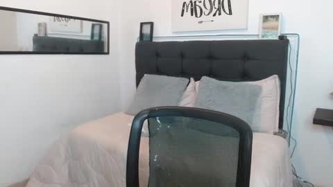 vane online show from November 2025 07:35:02 PM