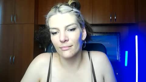 Vanessa online show from June 2026 07:03:01 AM