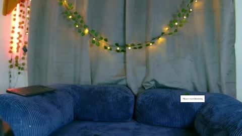 Vayolett online show from November 2025 04:01:01 AM