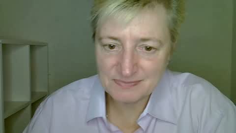 Snapshot of vea_motty chatting on December 2025 12:25:02 PM vea_motty online show from December 2025 12:25:02 PM